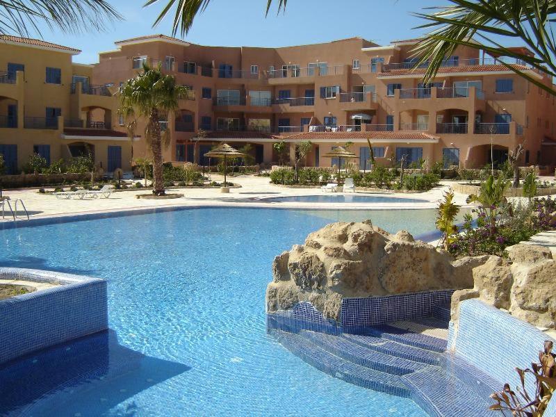 Stylish 1 Bedroom Apartment In Limnaria Gardens Paphos Esterno foto