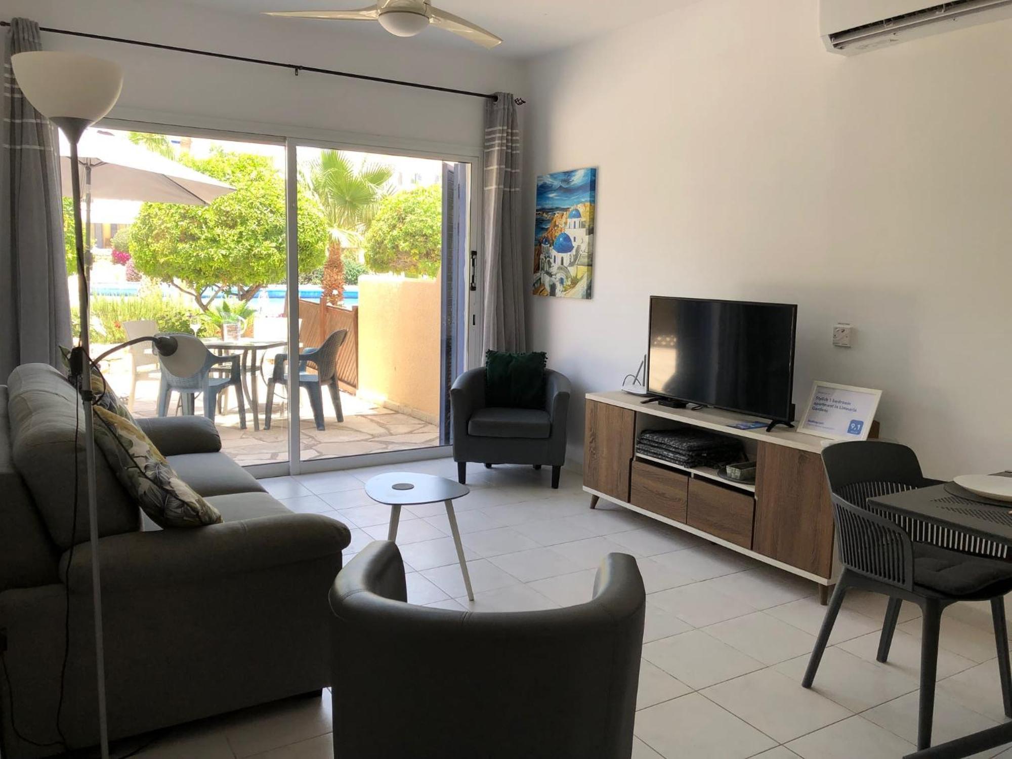 Stylish 1 Bedroom Apartment In Limnaria Gardens Paphos Esterno foto
