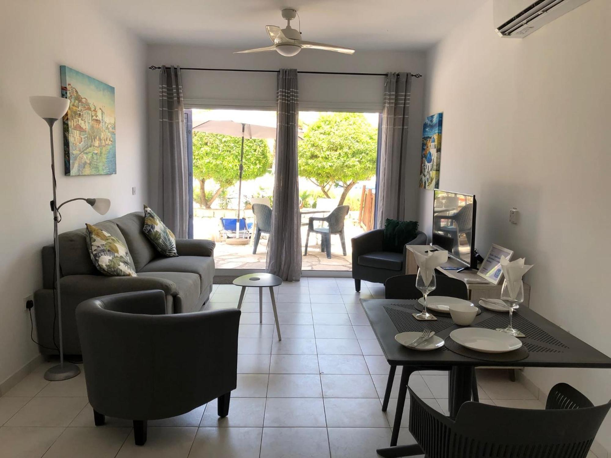 Stylish 1 Bedroom Apartment In Limnaria Gardens Paphos Esterno foto