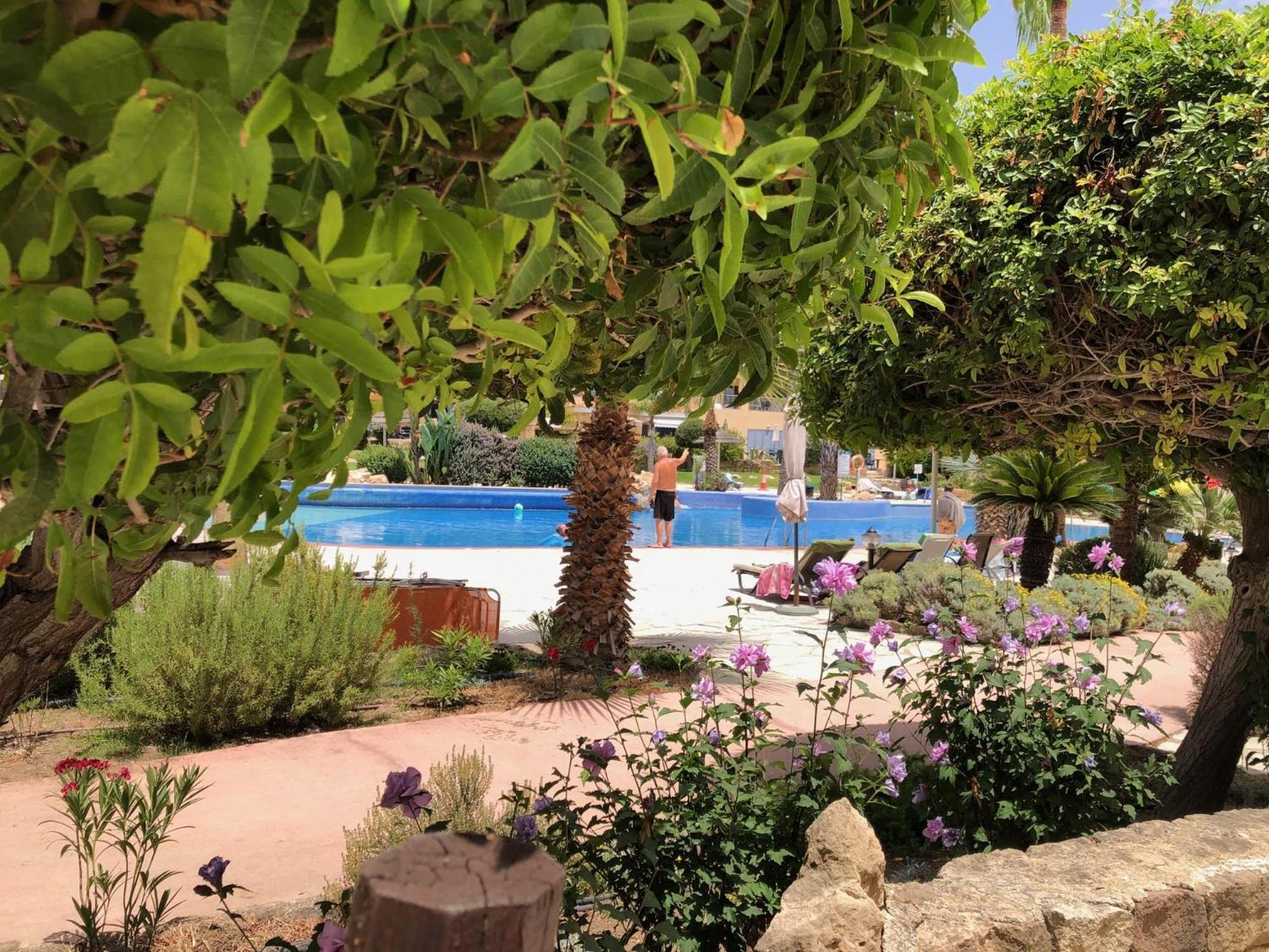 Stylish 1 Bedroom Apartment In Limnaria Gardens Paphos Esterno foto